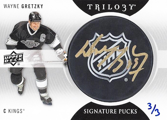 2013-14-NHL-Trilogy-Signature-Pucks-Wayne-Gretzky