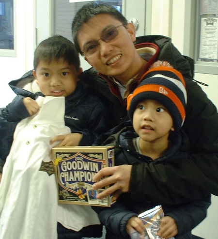 Fathers-And-Son-Collecting-Together-Hobby-Cards 2013-National-Hockey-Card-Day-USA-Father-Sons-Collecting-Cards