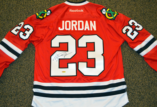 2013-National-Sports-Collectors-Convention-Diamond-Club-Event-Michael-Jordan-Autograph-Blackhawks-Jersey