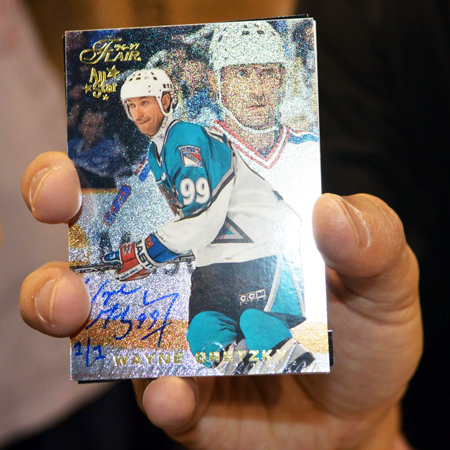 2013-National-Sports-Collectors-Convention-Fleer-Retro-Case-Break-Promotion-Gretzky-Buyback-Auto