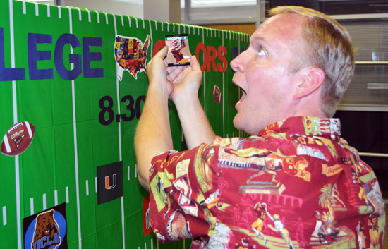 2013-Upper-Deck-CLC-College-Colors-Day-USC-Trojans-Football-Over-the-Shoulder-Catch