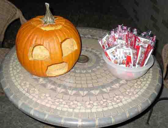 Happy-Halloween-Trick-Or-Treat-Upper-Deck-Trading-Card-Packs-Candy