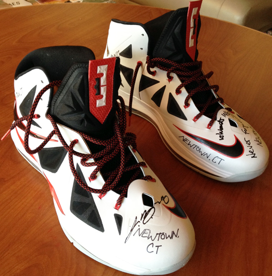 lebron shoes sign