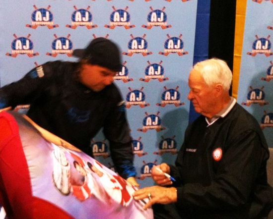The-Weirdest-Thing-Gordie-Howe-Has-Ever-Signed-Fall-Expo-10