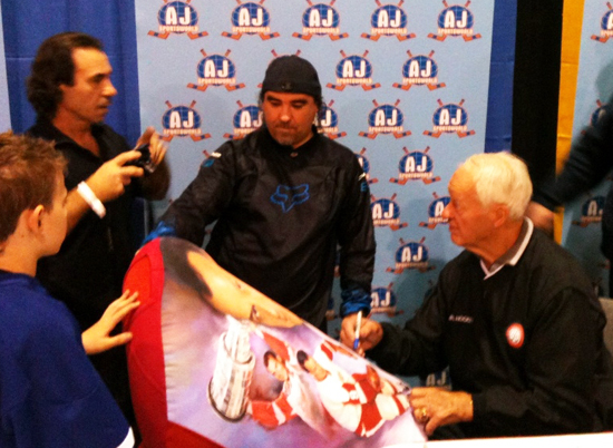 The-Weirdest-Thing-Gordie-Howe-Has-Ever-Signed-Fall-Expo-11