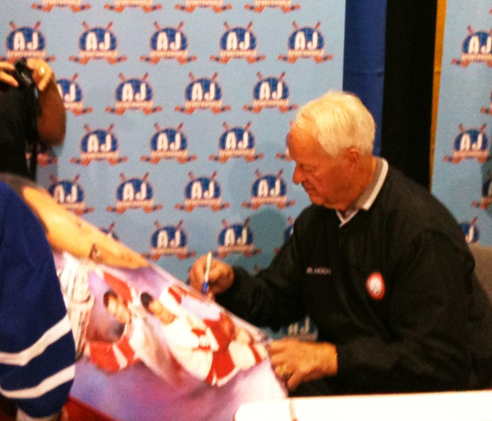 The-Weirdest-Thing-Gordie-Howe-Has-Ever-Signed-Fall-Expo-12