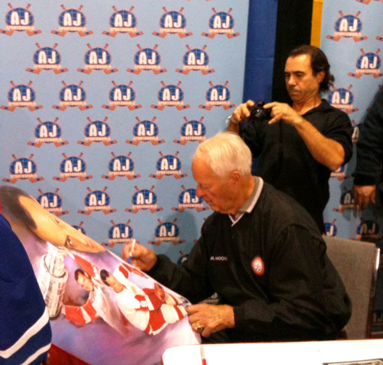 The-Weirdest-Thing-Gordie-Howe-Has-Ever-Signed-Fall-Expo-13