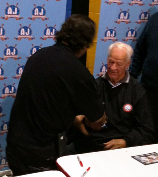 The-Weirdest-Thing-Gordie-Howe-Has-Ever-Signed-Fall-Expo-14