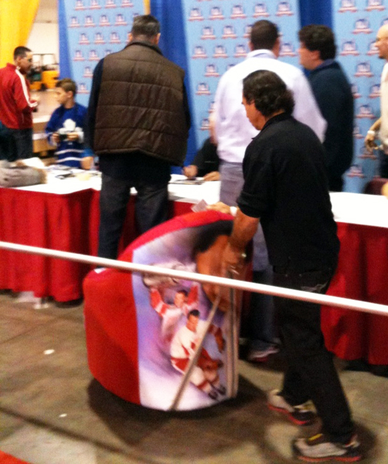 The-Weirdest-Thing-Gordie-Howe-Has-Ever-Signed-Fall-Expo-3