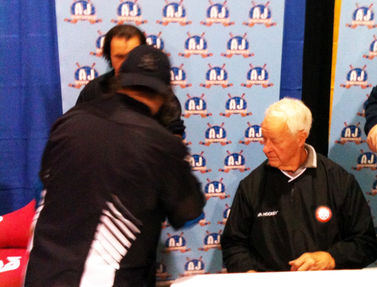 The-Weirdest-Thing-Gordie-Howe-Has-Ever-Signed-Fall-Expo-5