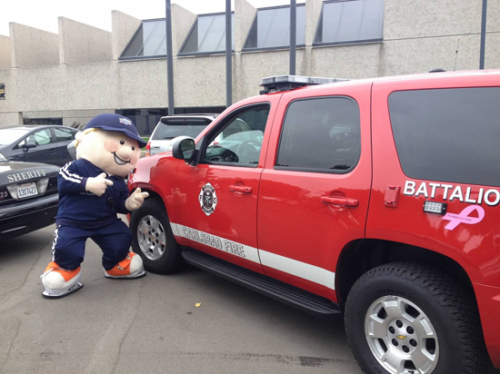 Upper-Deck-Trick-or-Trade-Halloween-Coach-Cardman-with-Fire-Truck-at-Headquarters