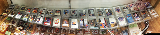 winnipeg-upper-deck-visit-hobby-shop-ajs-card-gretzky-autograph-display