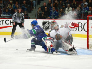 76073733JV012_Blackhawks_Canucks