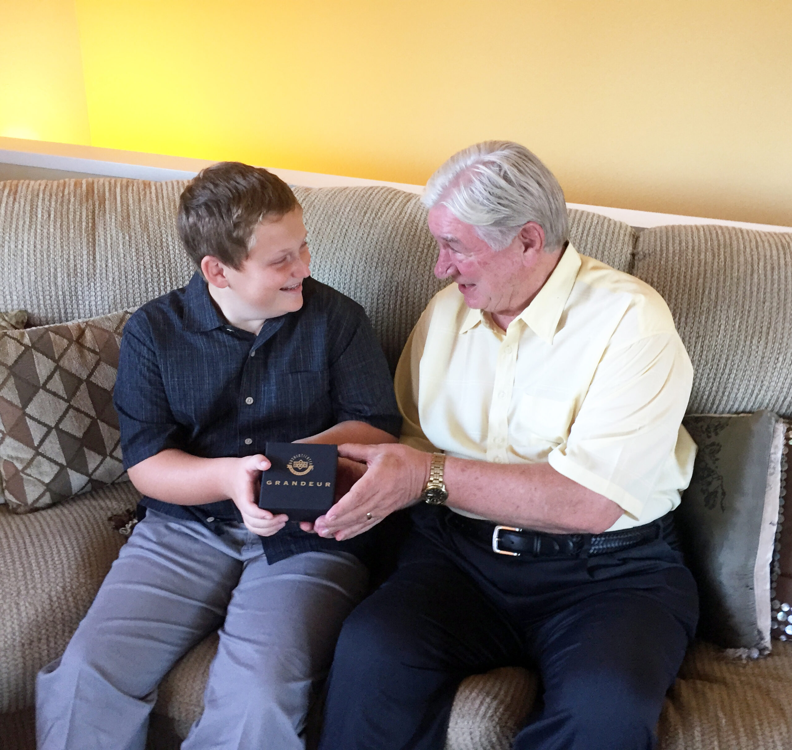 upper-deck-grandeur-hockey-coins-nhlpa-numismatic-gift-present-christmas-hanukkah-gelt-grandfather-grandson-16